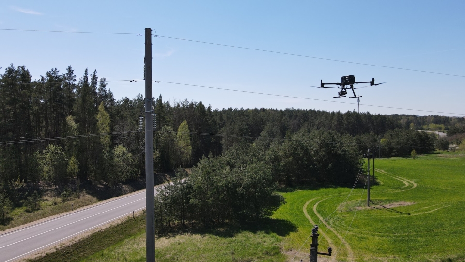 Elektros linijų inspektavimas drono pagalba